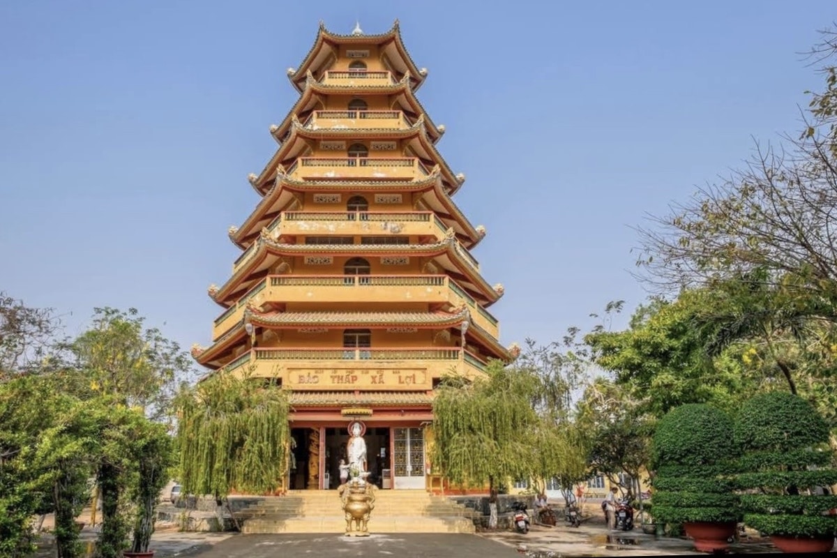 Step into serenity at Giac Lam Pagoda – Saigon’s oldest temple, where history whispers through every wooden beam